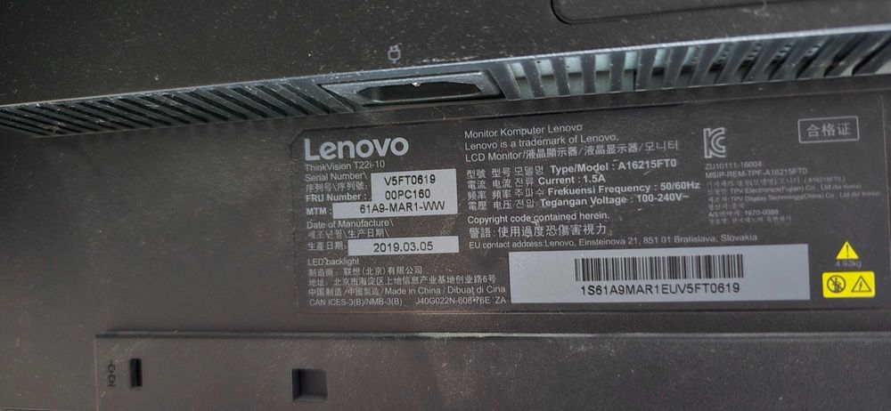 Komputer stacjonarny Lenovo z monitorem