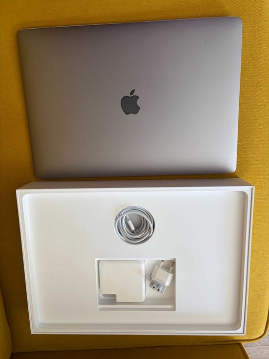 MacBook Pro 15" (2019) Space Gray | i7 6-Core | 16GB RAM | Radeon Pro 555X