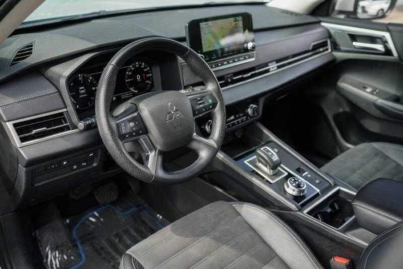 2023 Mitsubishi Outlander PHEV SE