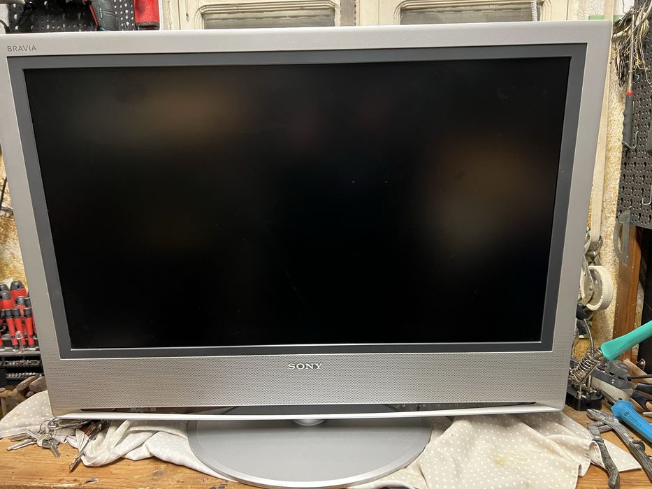 Tv Sony Bravia  KLV-S32A10E para peças, tem lcd partido.