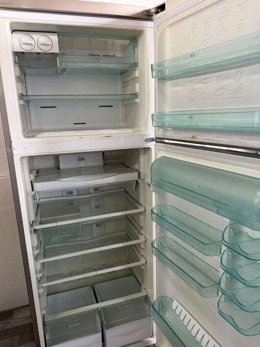 Frigorífico inox HOTPOINT