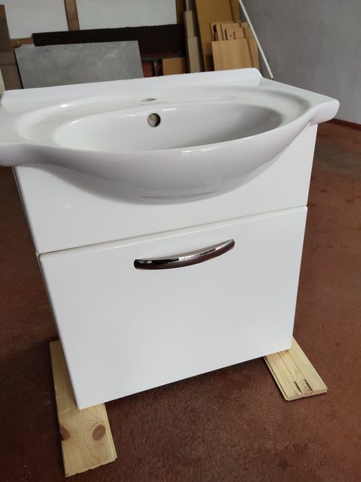 Wanna i szafka łazienkowa z umywalka - Zielona Góra