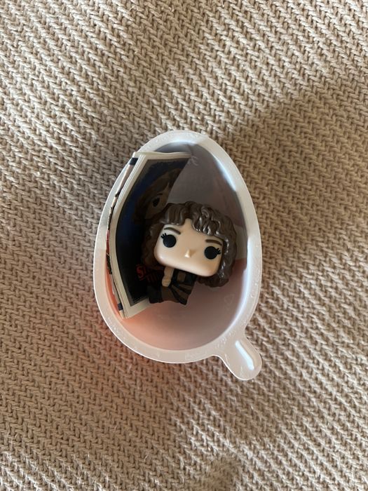 Nancy Stranger things kinder joy funko pop