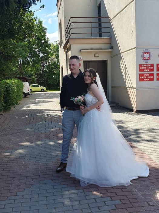 Suknia ślubna z trenem