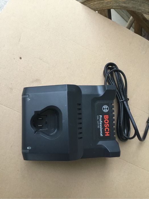 Зарядний пристрій bosch Gal12V40