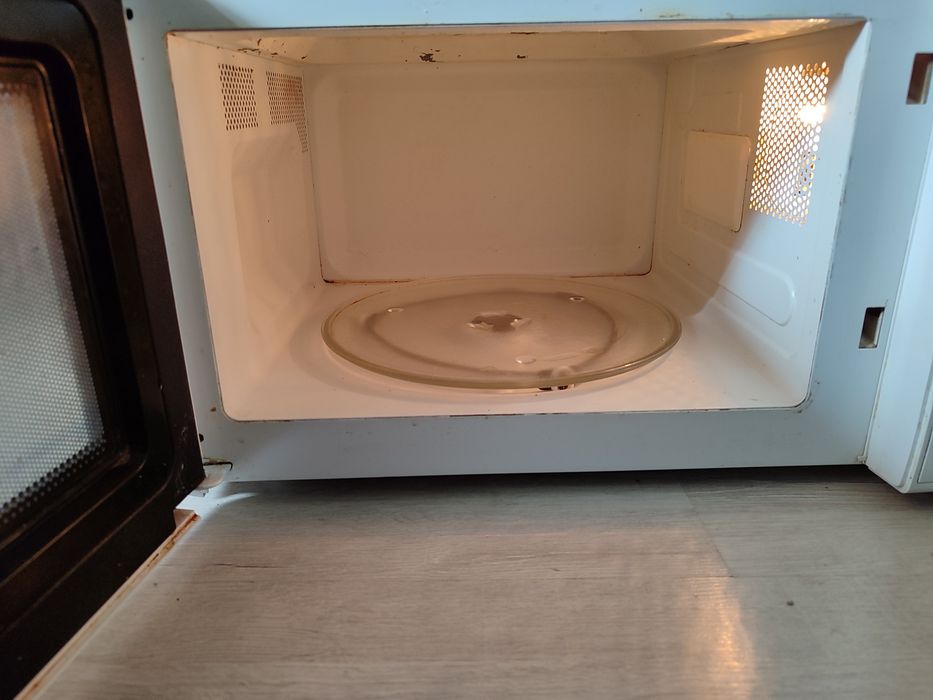 Микроволновка Samsung MW83UR