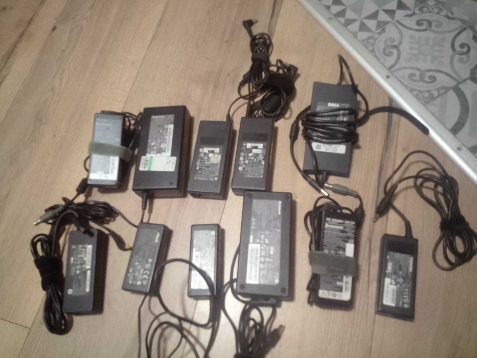 Zasilacze do laptopów różnych firm