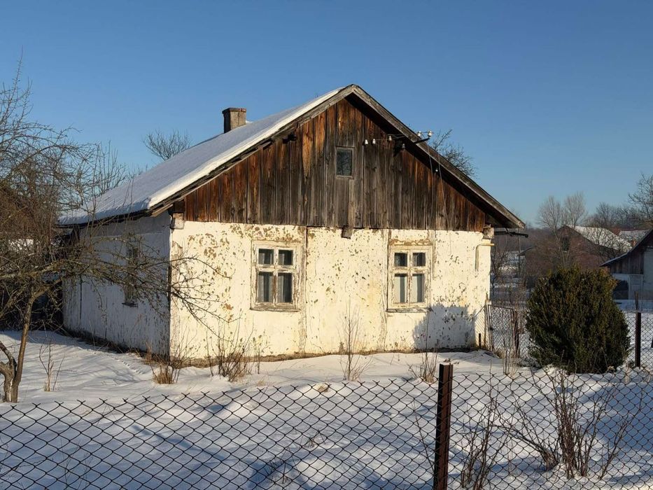 Продається деревяний будинок в с. Долішнє