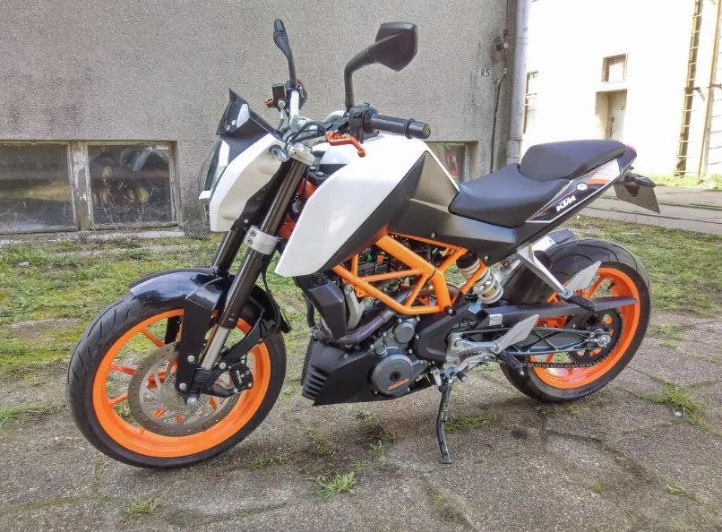 KTM DUKE 390 125 SWAP wydech akrapovic owiewka osłona boczek zbiornik silnik zawieszenie set podnóżek swap siedzenie chłodnica regulator moduł przełącznik przekaźnik licznik wiązka tłumik czasza wypełnienie licznik gaźnik silnik stelaż