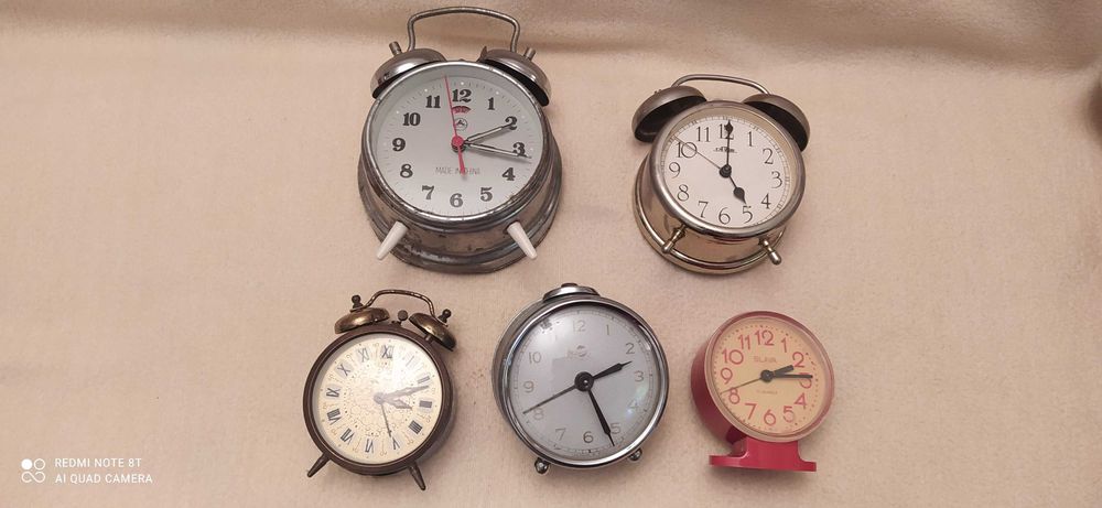 Okazja.Budziki mechaniczne z PRLu made in USSR-CCCP-NRD-CHINA-5 sztuk.