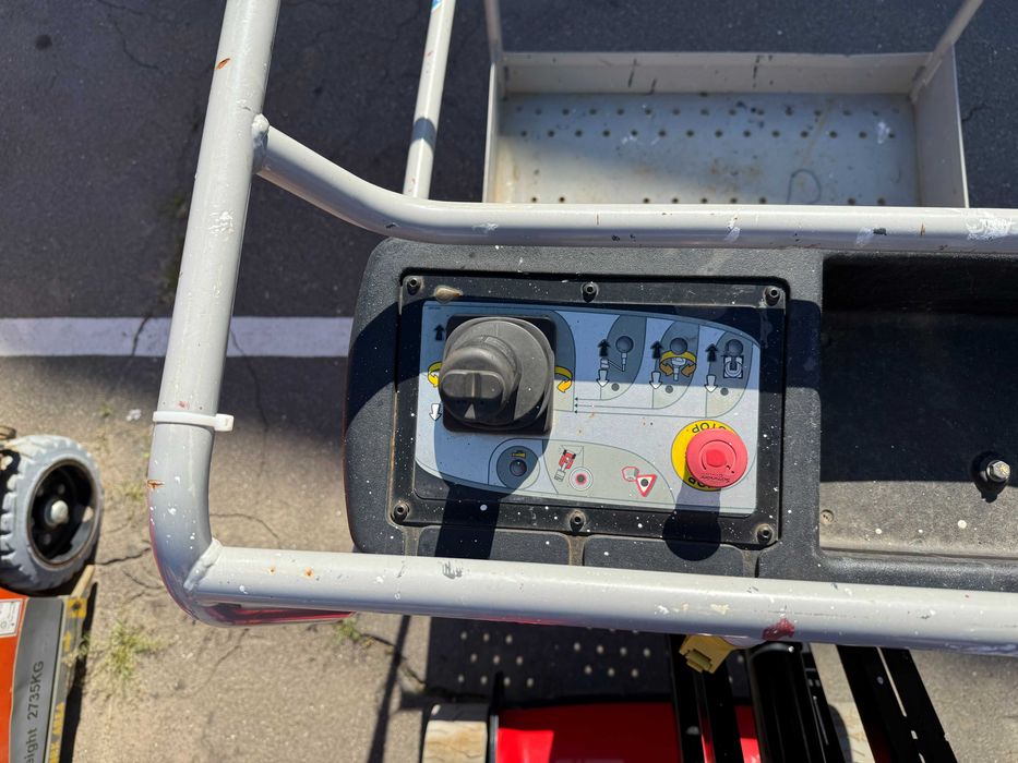 Вертикальний щогловий електричний підйомник MANITOU 100VJR 10 метрів