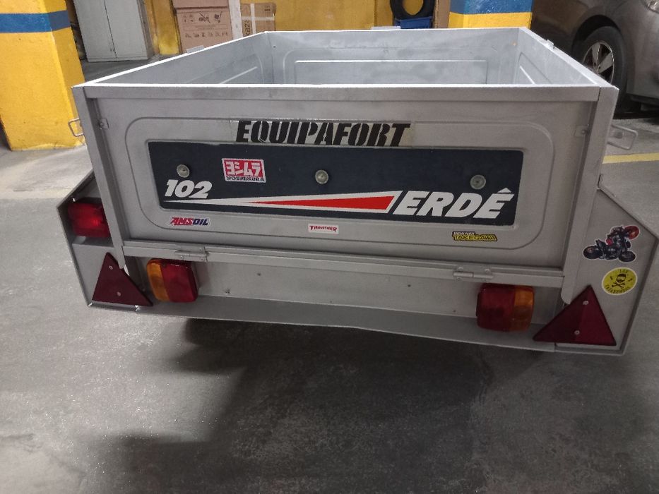 Tilt-bed trailer