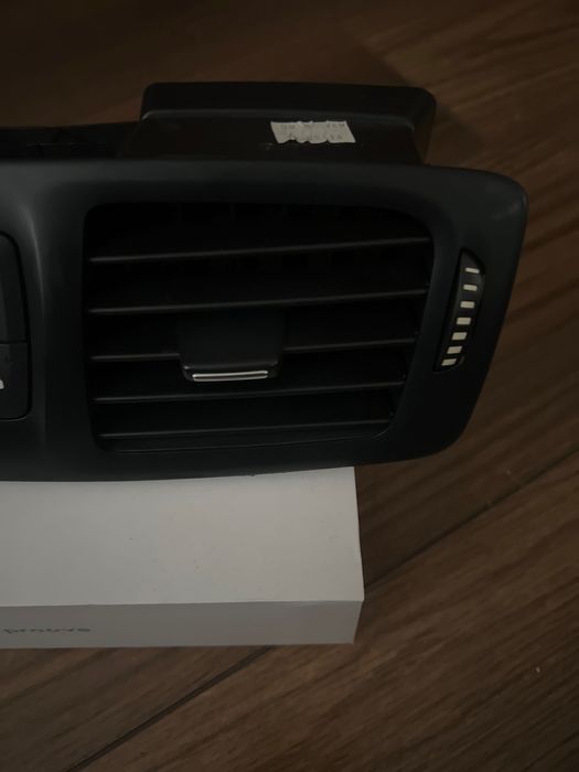 Рено Меган 3 дефлектор центрального повітряпроводу