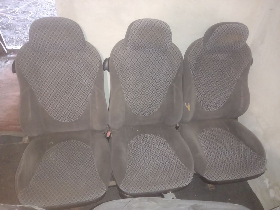 Hiace Сиденье   ряд 2000грн
