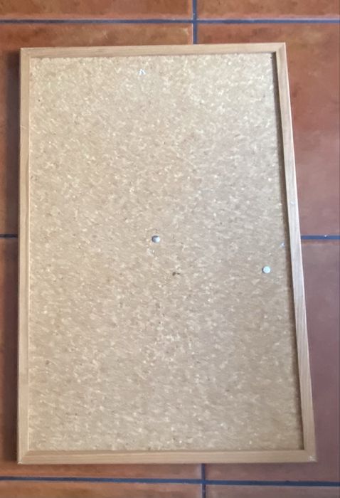 2 quadros de cortiça pin board em muito bom estado