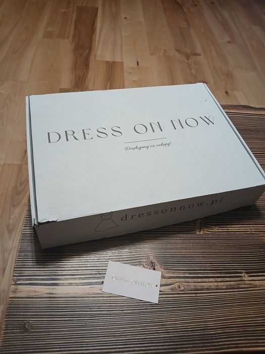 Suknia ślubna ecru.