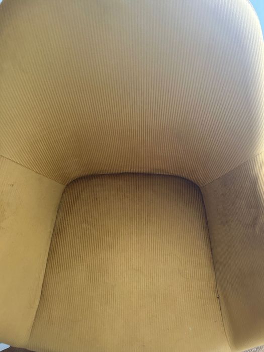 Cadeira amarela Kasa