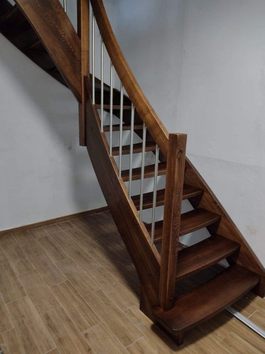 Schody Drewniane wraz z balustradami