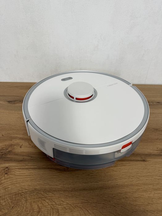 Продам робот пылесосс Xiaomi Roborock S5 MAX