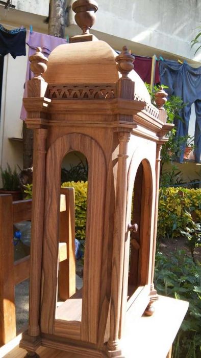 Antiguidade horatorio em madeira