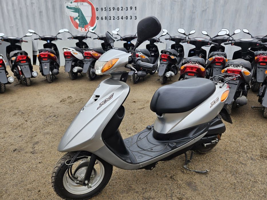 ПРОДАЖ скутерів Suzuku Mollet з контейнера.Стокмото Ямаха 36 39ZR