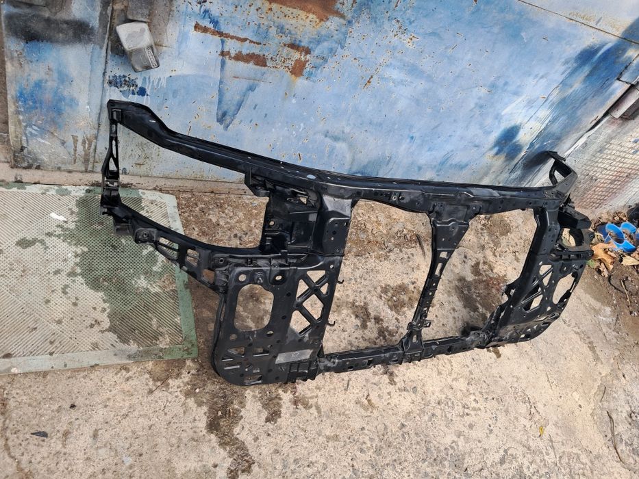 Киа сид .2007год.Передняя рамка радиатора.