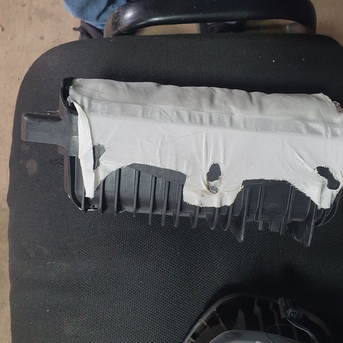 34070106 подушка безпеки пасажира Volkswagen Touareg II 2015