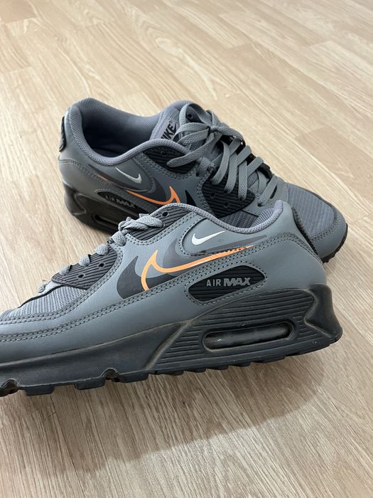 Nike  AIR  MAX
