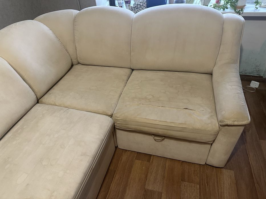 Диван кутовий, потребує перетяжки