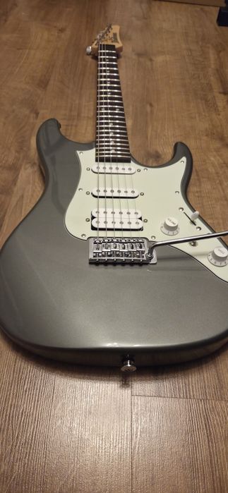 Gitara elektryczna Ibanez AZES40 TUN (HSS) - na gwarancji, stan bdb
