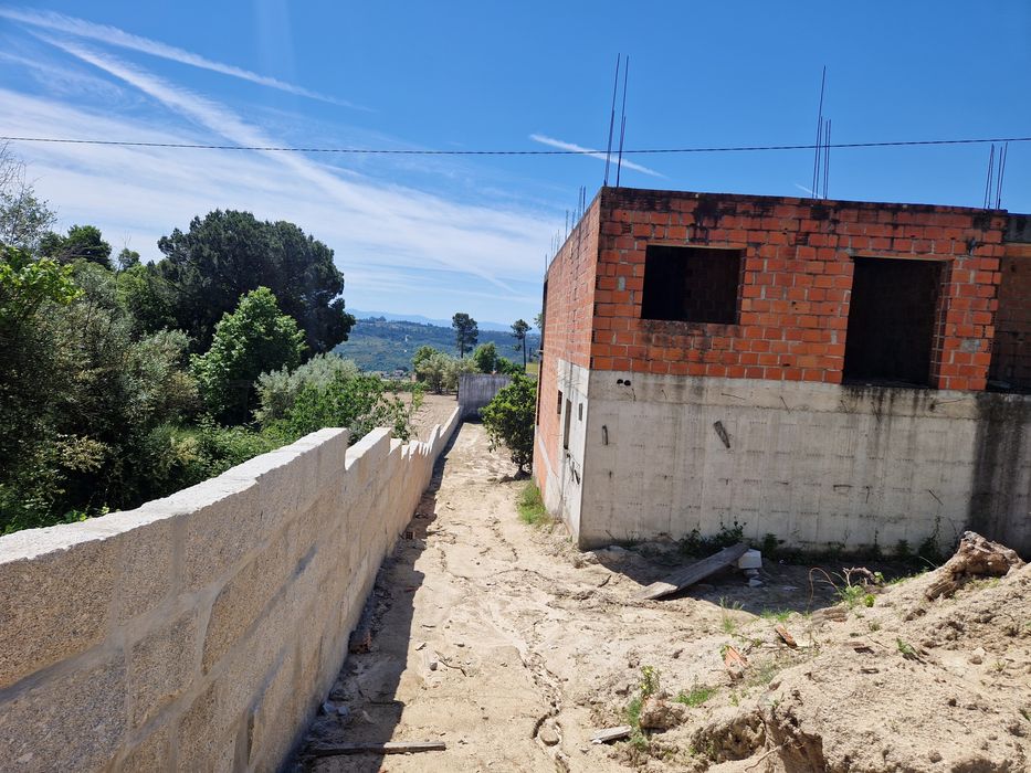 Terreno 2000m² + Projeto Aprovado Silgueiros (Viseu)