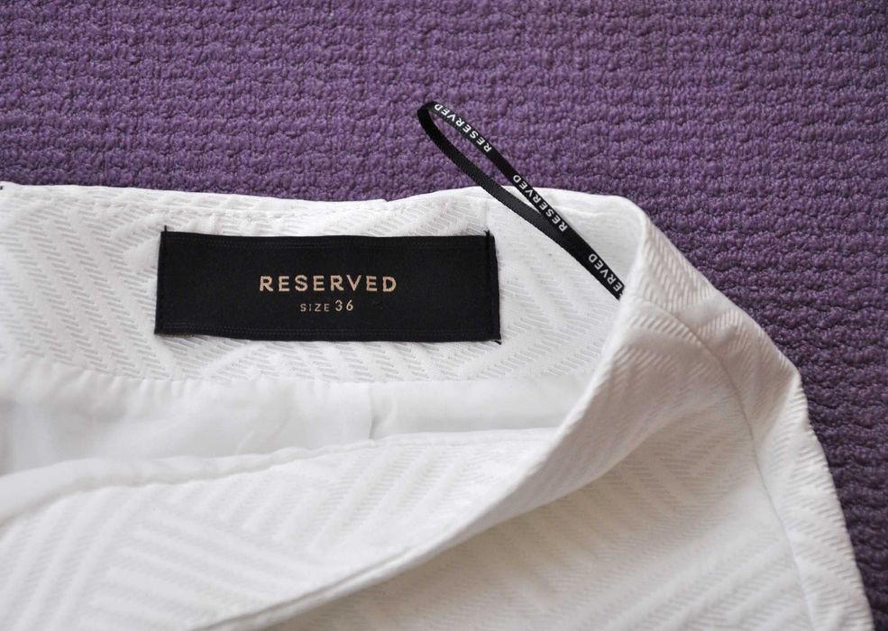Strukturalna spódnica mini "Reserved"