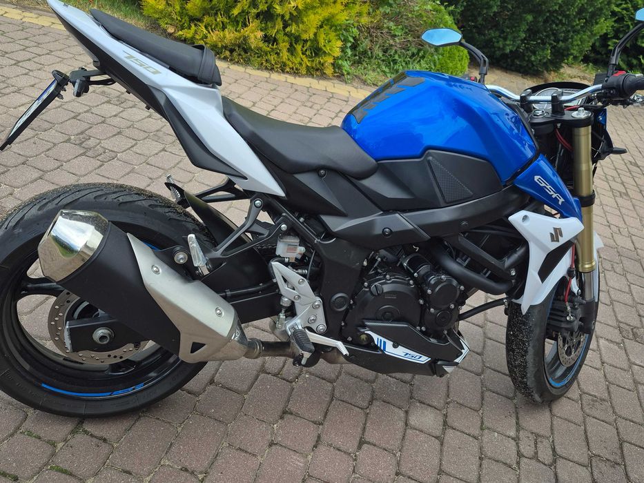 SUZUKI GSR 750 2013