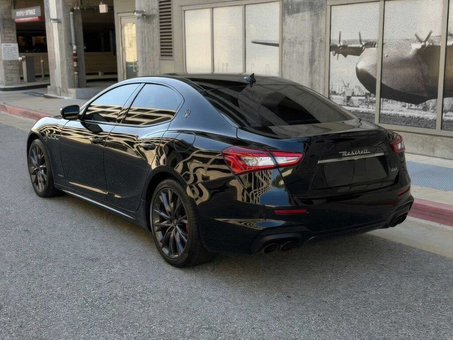 Maserati Ghibli      2019