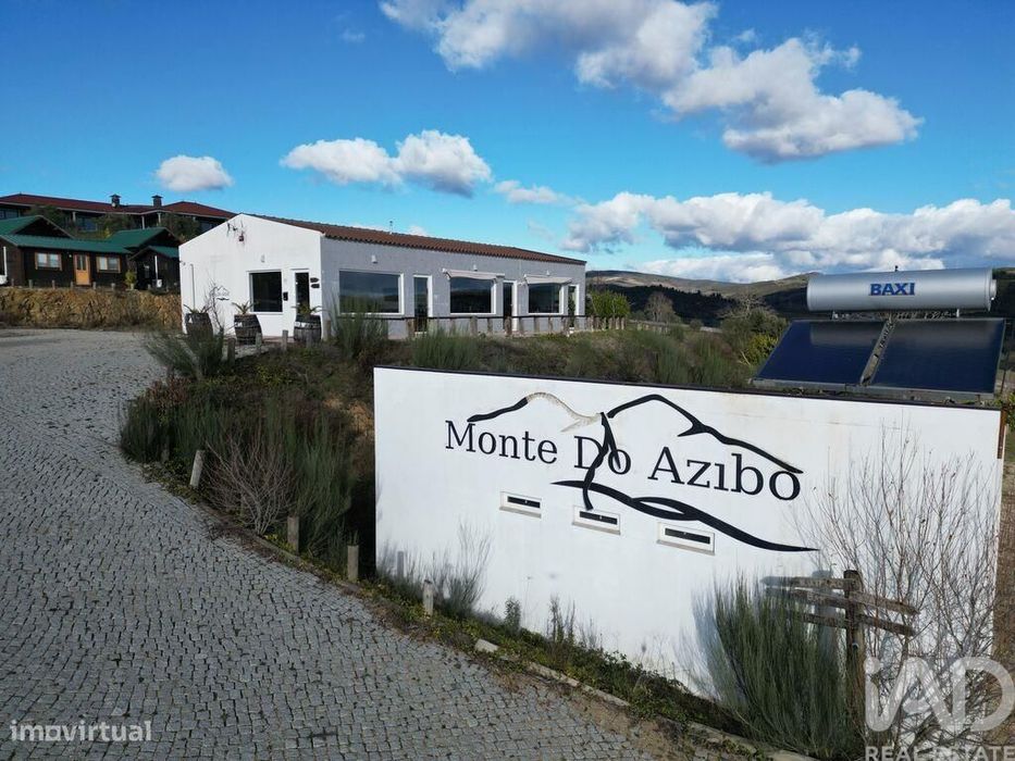 Casa de Campo T10 em Podence e Santa Combinha de 380,00 m2