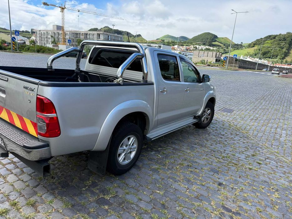 Toyota Hilux 2.5 D-4D Tracker 4x2 | Apenas 95.000 km! | Como Nova