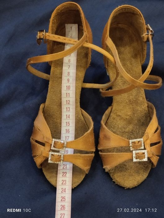 Продаємо босоніжки для латини