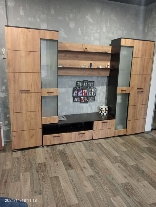 Продам стенку в залу