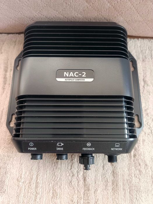 Autopilot jachtowy NAC 2 z oryginalnymi kablami