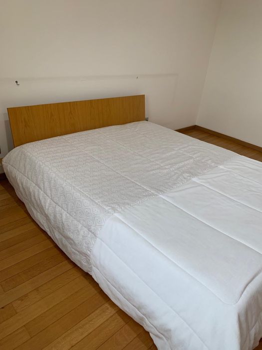 Cama de casal em Carvalho Francês
