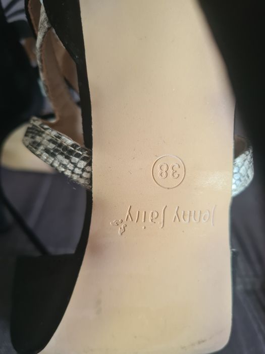 Buty na salo na obcasie 38