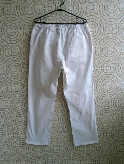 Джинси чоловічі літні білі.
Пояс на гумці, без застібки.
Пояс на гумці
