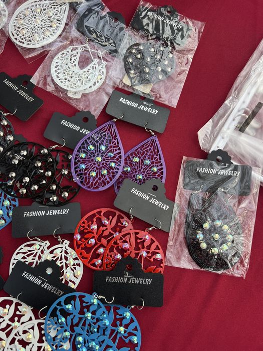 lote 32 pares de brincos novos