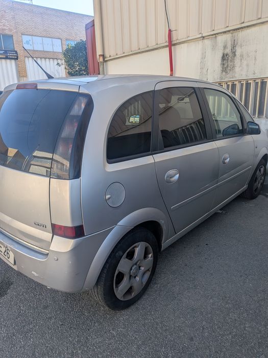 Remplacement De Feu Antibrouillard De 2003 Opel Meriva SE Cosmo