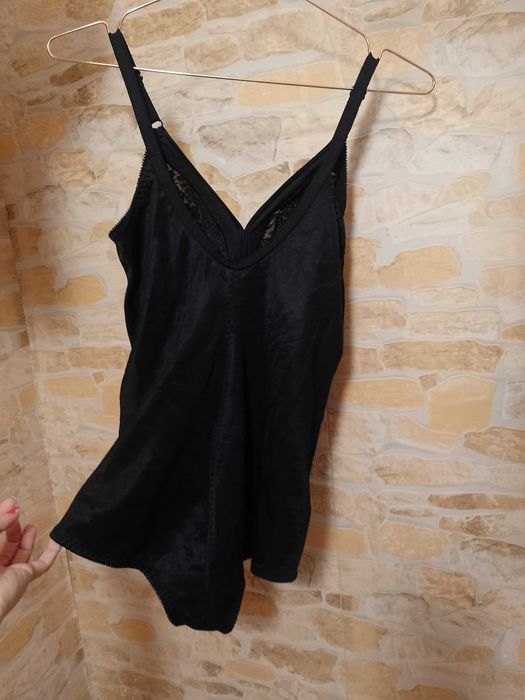 (85B) (38/M) Triumph/ Czarne Body modelujące z Londynu