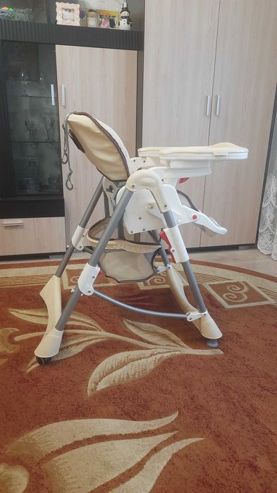 Крісло - столик для годування Caretero Bistro