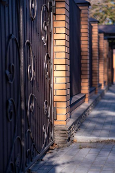 Ворота, паркани. Забор Еврозабор. Профнастил. Встановлення та монтаж ...