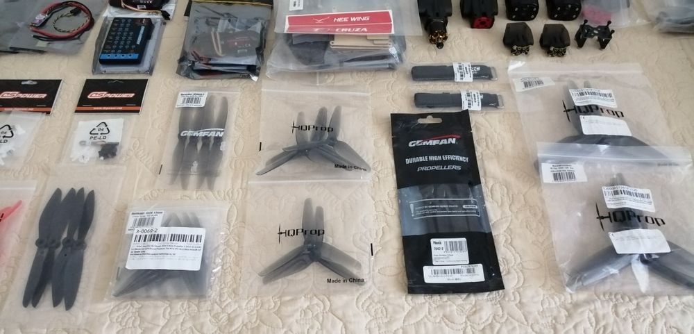 Розпродаж FPV Speedybee MARIO 4" DjiO4, ESC Hobbywing 3-6S 60A,Gimbal XF C-20T, частини Heewing T1, T2 FC ATOMRC F405 NAVI  Hqprop 7 дюйма, Акуми 2-6S