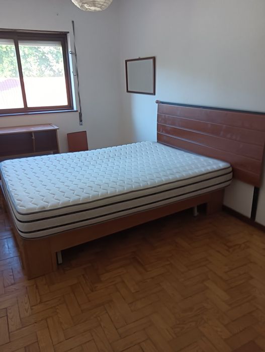 Camas , mesinhas, secretárias, roupeiros, cadeiras, móvel de entrada - 10€