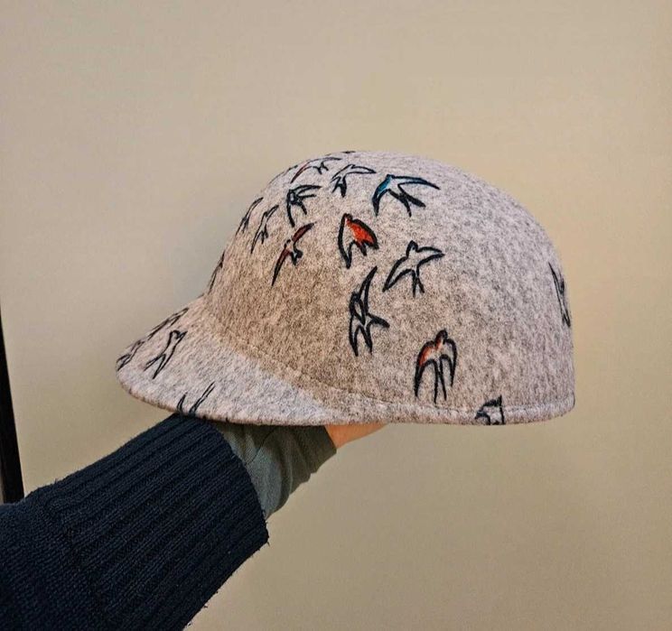Filcowa czapka z daszkiem
